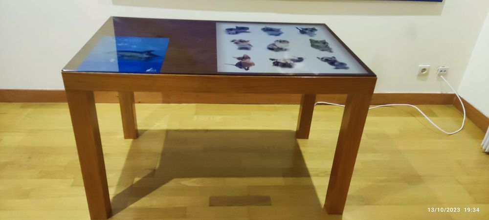 Mesa de escritório de madeira