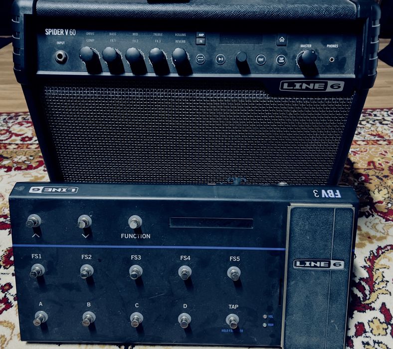 Line 6 Spider V 60W com pedaleira FBV3