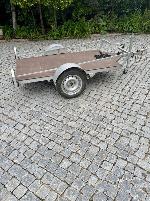 Reboque atrelado carro