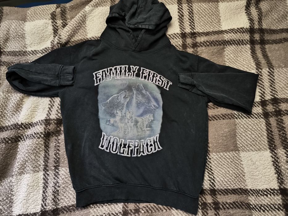 Bluza z kryształkami Family first Wolfpack