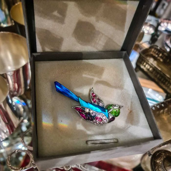 Broche Swarovski “Benua Blue Zircon”– Coleção Paradise(2002)– c/ Caixa