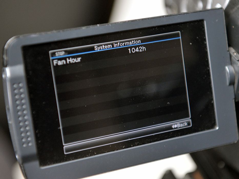 Câmera JVC GY-HM750E Profissional