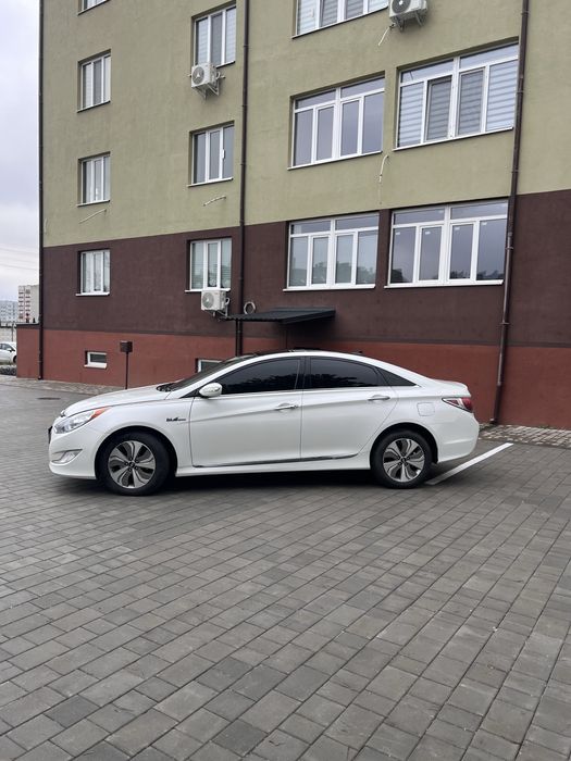 Hyundai Sonata гібрид