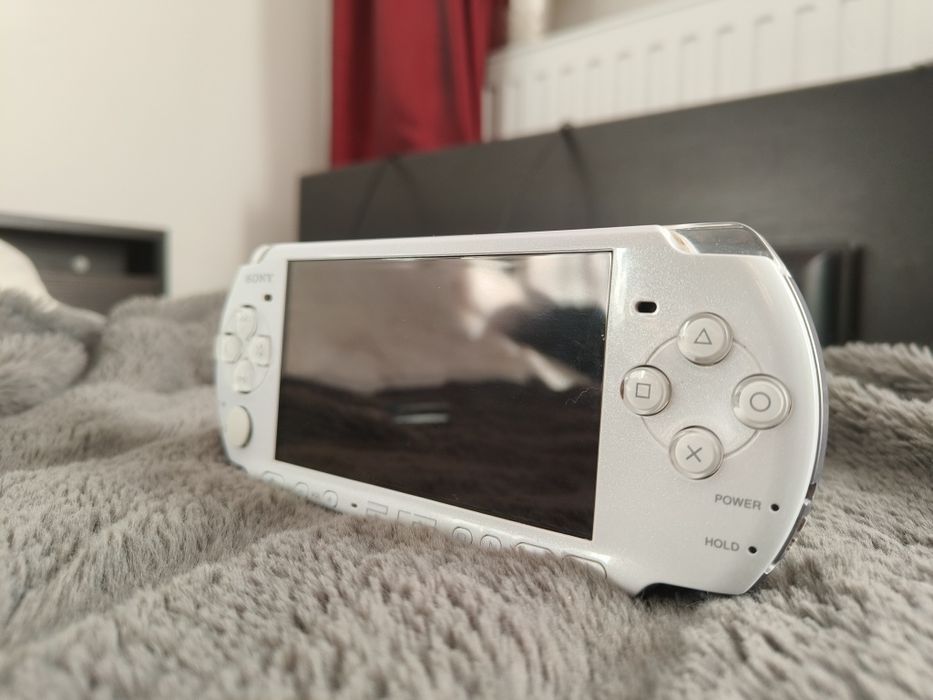 PlayStation Portable 3004 - Pearl White