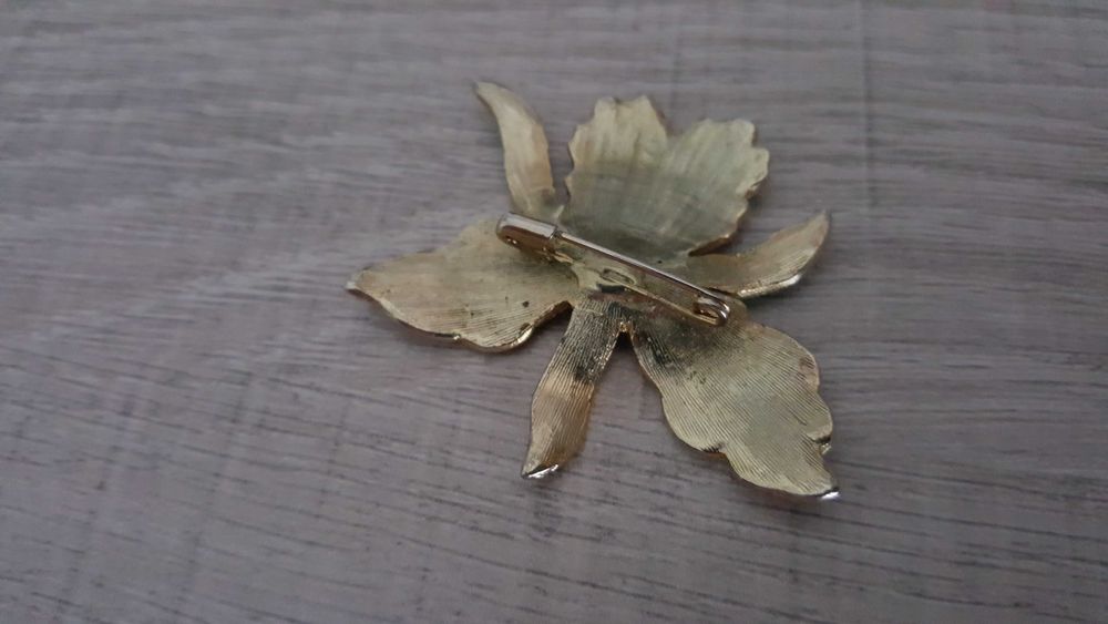 Broszka z okresu prl