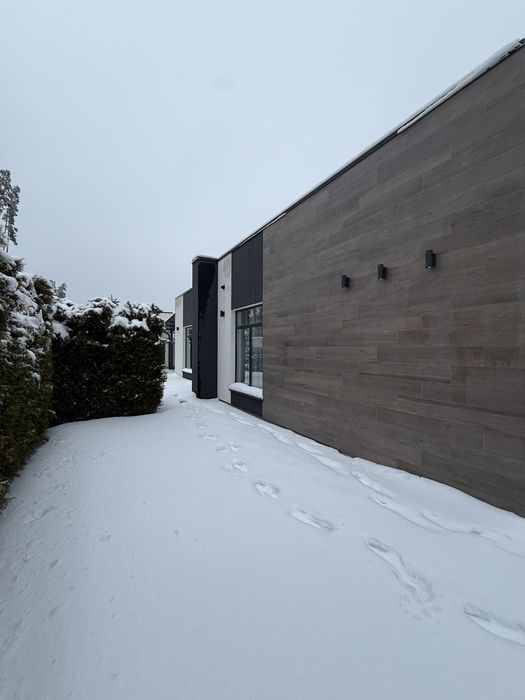 Одноповерховий будинок 175 м², 10 соток, комбіноване опалення. Ліс