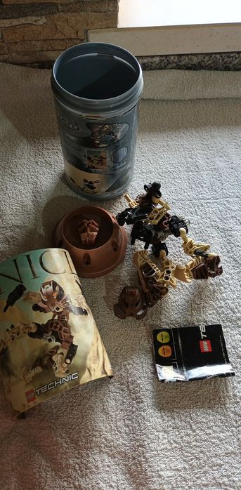 LEGO Technic e LEGO Bionicle, lançadas no início dos anos 2000.