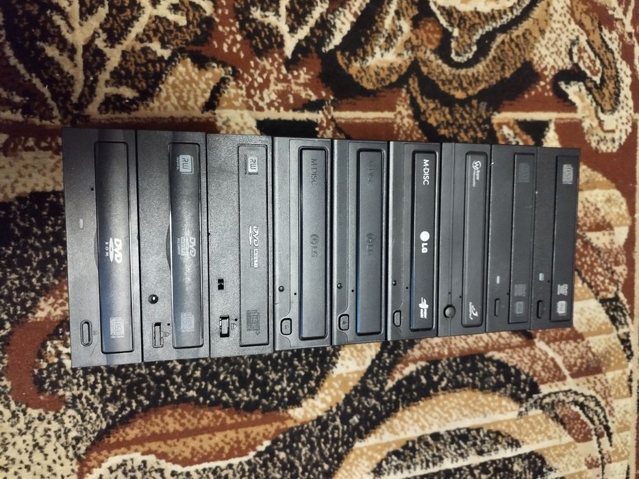 Zestaw napędów DVD