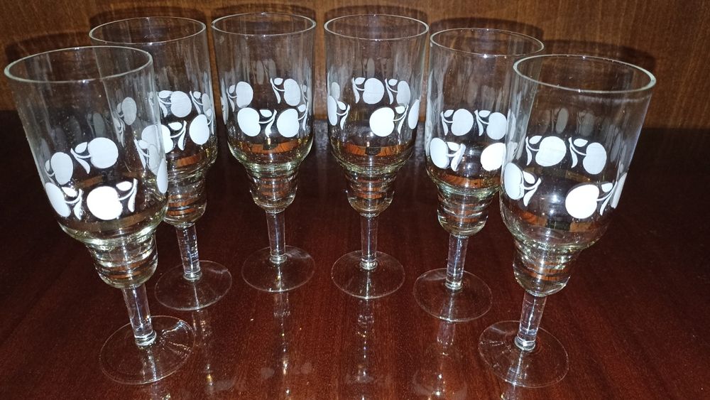 Бокалы высокие под шампанское