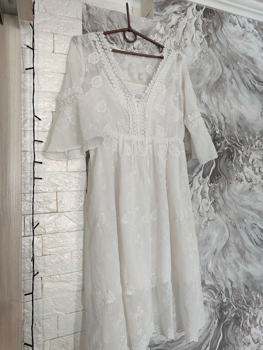 Вечірня сукня біла