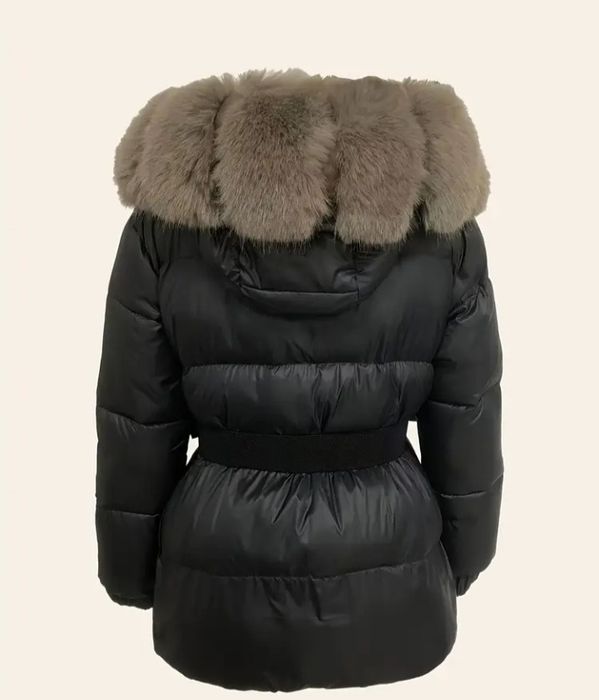 Куртка під пояс на пуху з великим капюшоном із хутра