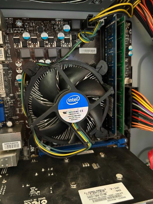 Комп'ютер з монітором. SSD 120, HDD 500, DDR3 8GB, 4GB Graphics 3.4Ghz