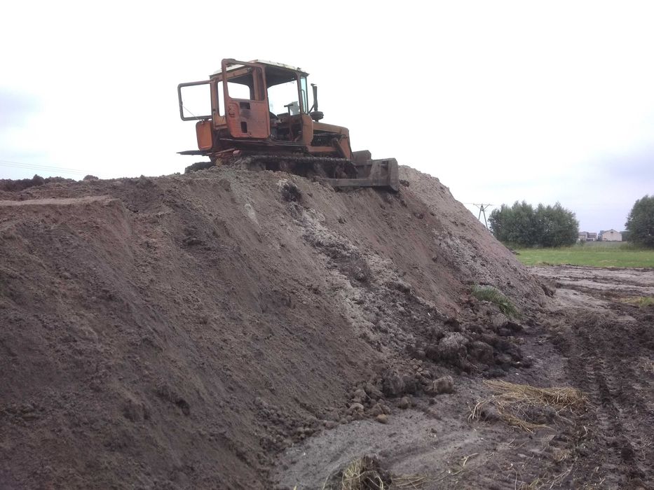 spycharka usługi dt 75 spych dt75 dt niwelacja terenu równanie gruntu