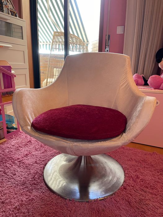 Cadeirão Branco Rosa