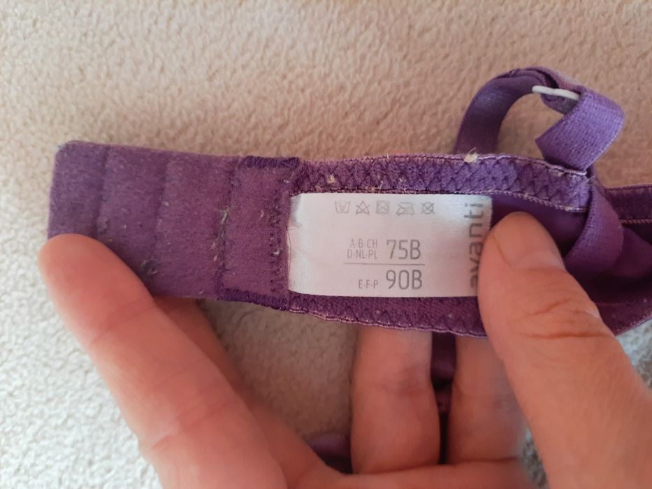 Fioletowy biustonosz