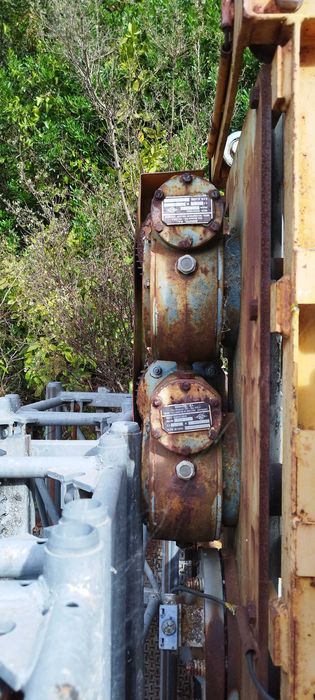 Elevador Ahler monta cargas