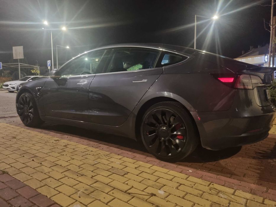 Tesla model 3 performance