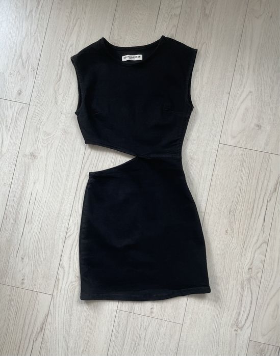 Jeansowa czarna krótka dopasowana sukienka bez rękawów z wycięciem xs