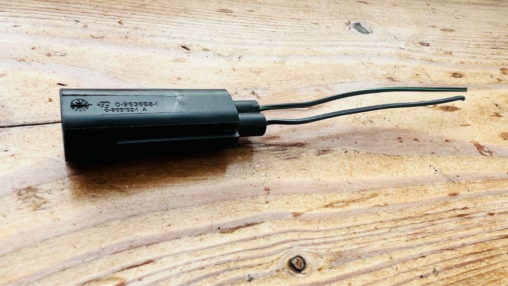 Продам конектор для дзеркала VAG, VW, Audi 2 pin 0-963658-1
