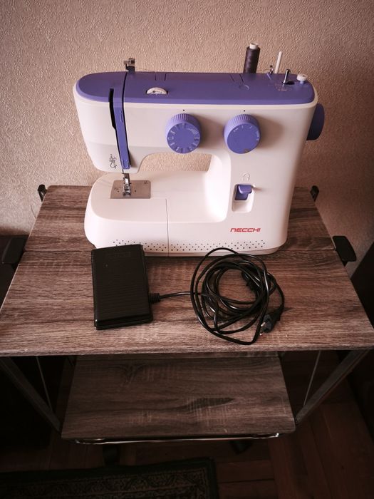 Швейная машинка Necchi M213A ,почти новая