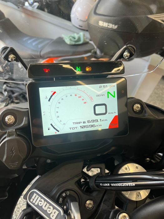 Benelli TRK 702 de 2023 em Óptimo estado Malas Crash Bars Faróis Auxiliares