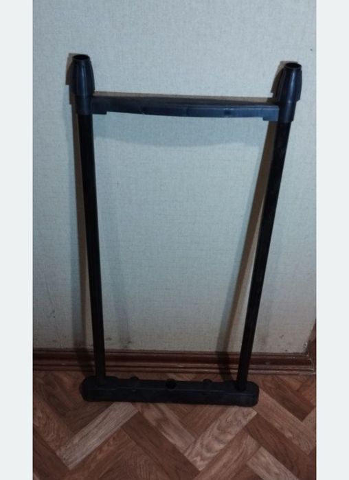 Запчасти на стойку,вешалку на колесах