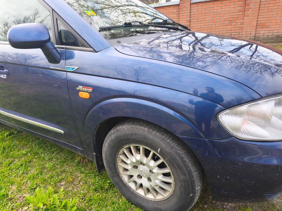 Сімейне авто Ssongyong Rosius продам
