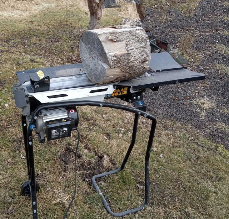 Wypożyczalnia sprzętu ogrodniczego i budowlanego wynajem gałęziarki