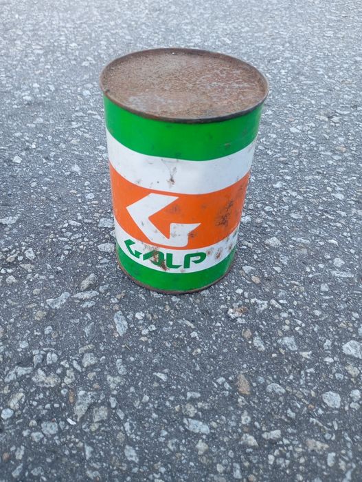 Vendo esta lata muita bonita bom estado antiga