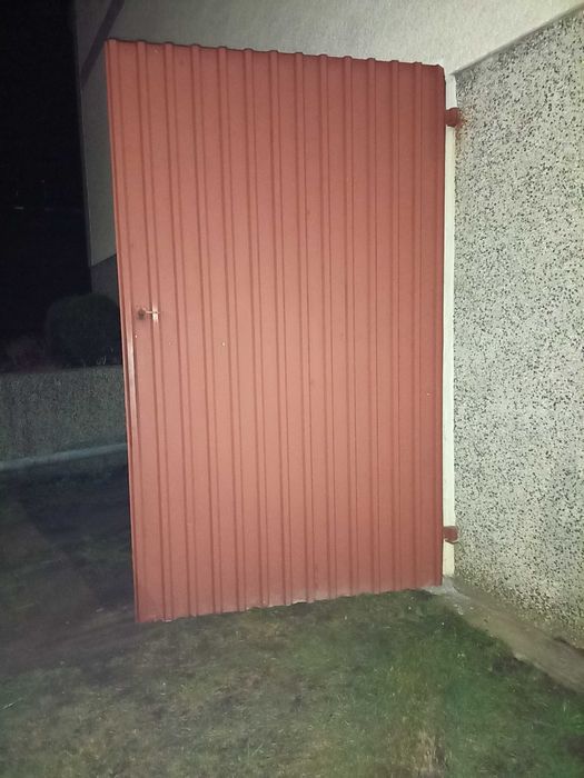 Blaszane drzwi garażowe