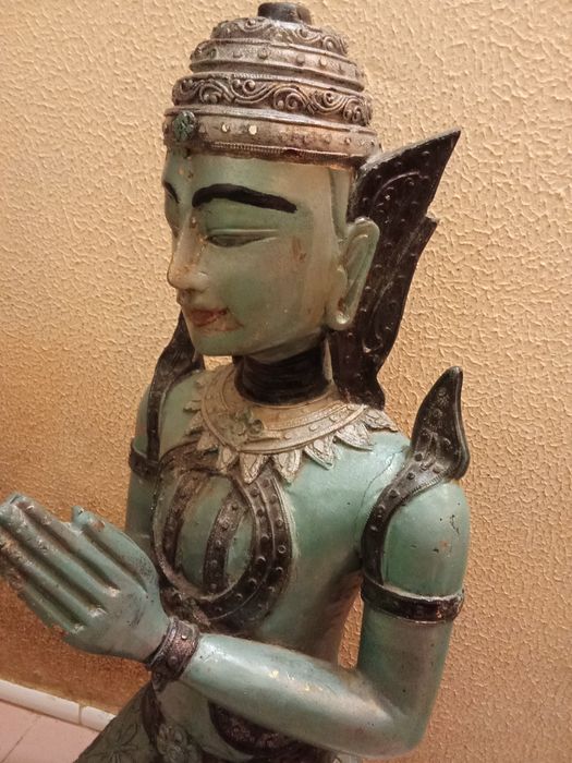 Estátua Deusa de Oração