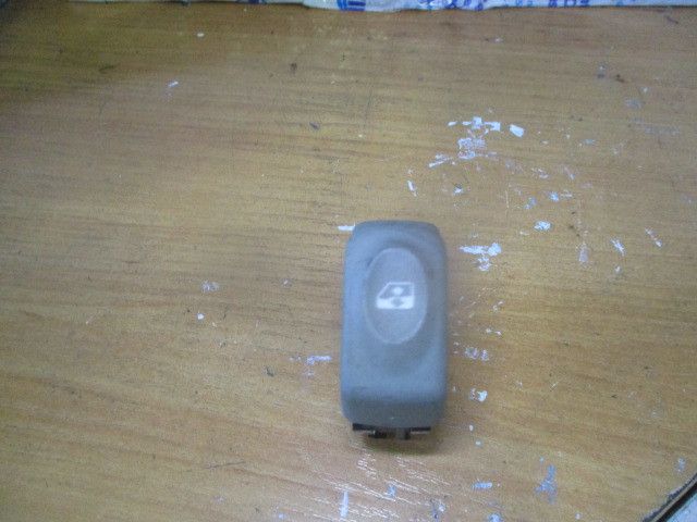 Comando / botão / interruptor vidros trás esquerdo RENAULT Twingo I (C