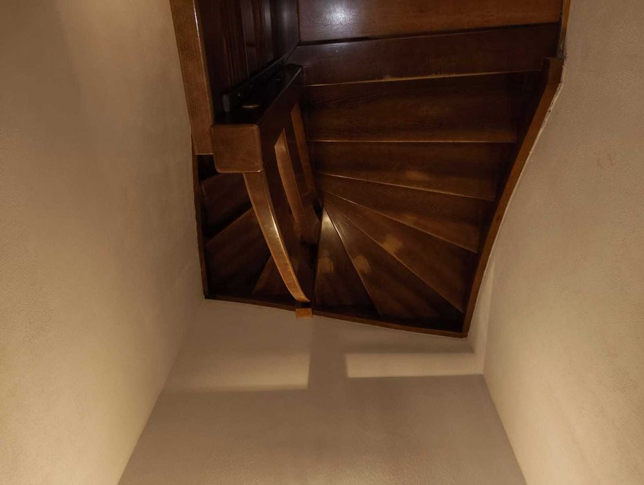 schody drewniane samonośne