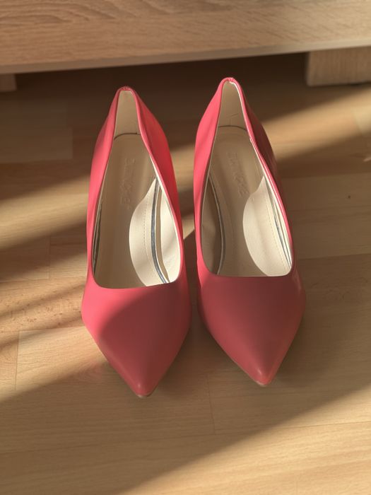 Czółenka . Szpilki