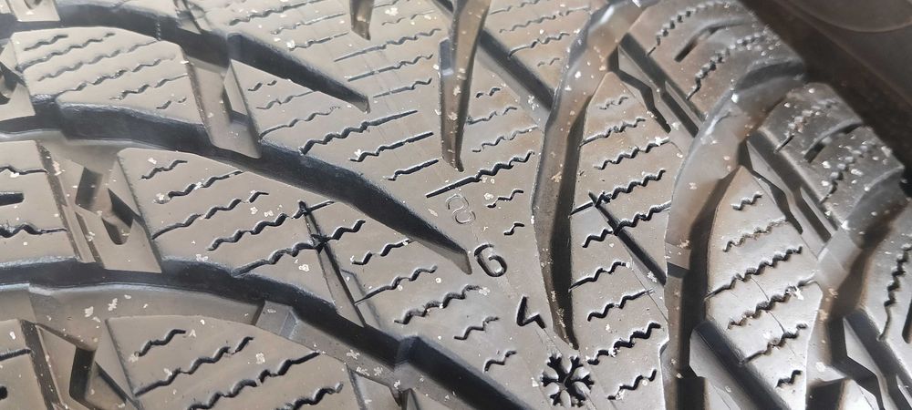 235/55r19  NOKIAN  PIRELLI   4  opony 19 cali   8mm   audi Q5 XC60 ,