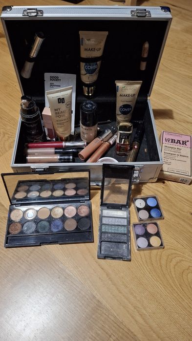 Wysylka 1 zl Kuferek kosmetyki Revlon Bell Bielenda gratis