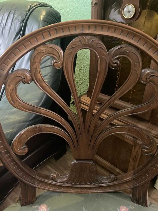 Крісло з породи дерева горіх антикварне