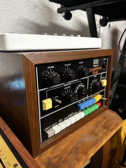 Roland Cr-68 drum machine