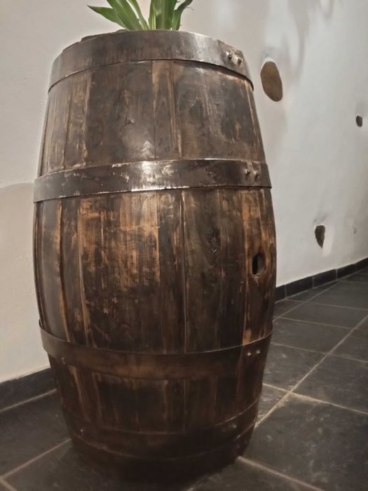 Barril de Vinho em Carvalho Restaurado – Peça Decorativa / Mesa Lateral