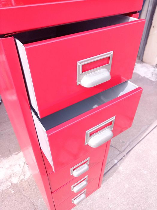 Arquivo metálico classico