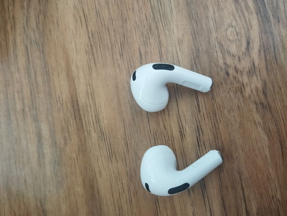 Продам бу навушники AirPods 3 без зарядного короба