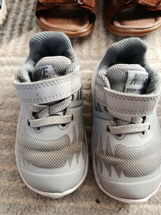 Buty Nike r. 21 (11cm)
