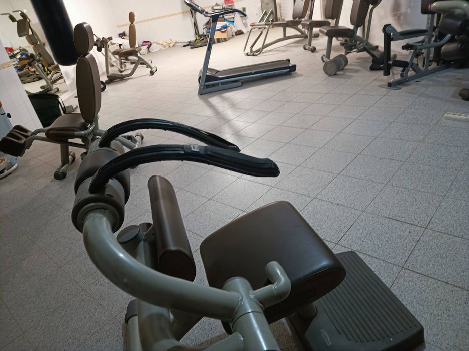 Ginásio Technogym com 9 máquinas
