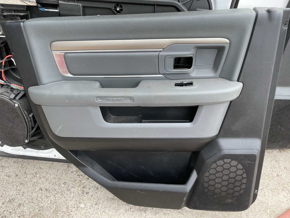 Dodge Ram 1500 IV  DS. Boczek ,tapicerka drzwi komplet 2013 -2023