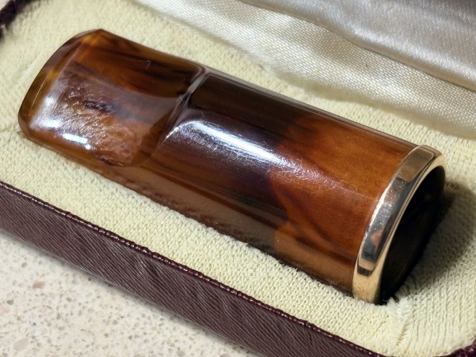 Linda boquilha porta charutos em baquelite com plaqué de ouro baixo