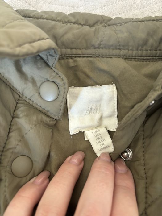 Стеганная куртка H&M Стьобана куртка