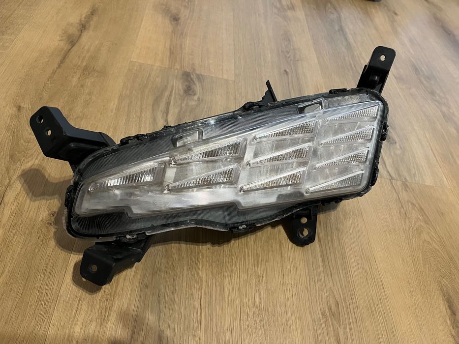 Sprzedam lewą lampę LED DRL do Hyundai i30