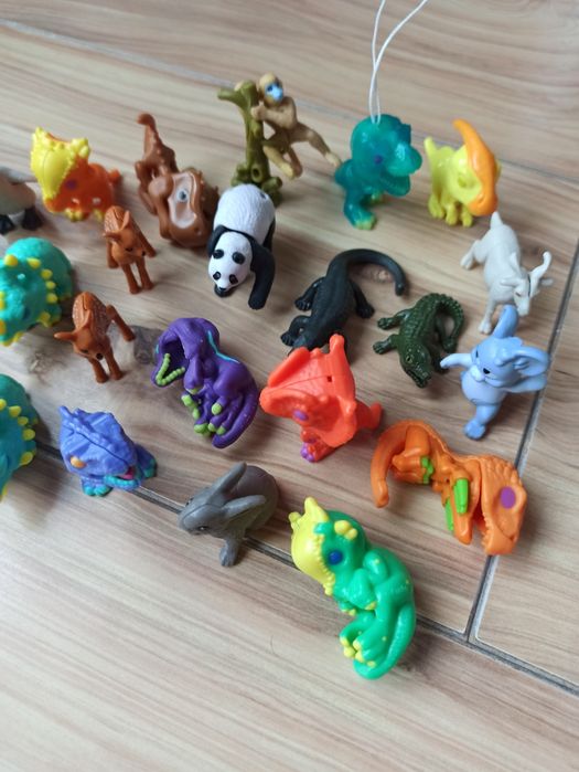 Duży zestaw figurek kinder joy dinozaury i zwierzęta