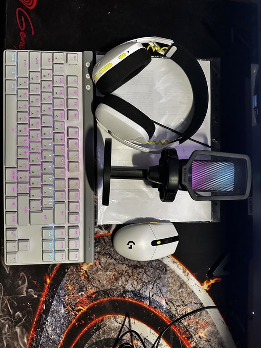 Продам ігровий пк в ідеальнлму стані на гарантії валикий комплект