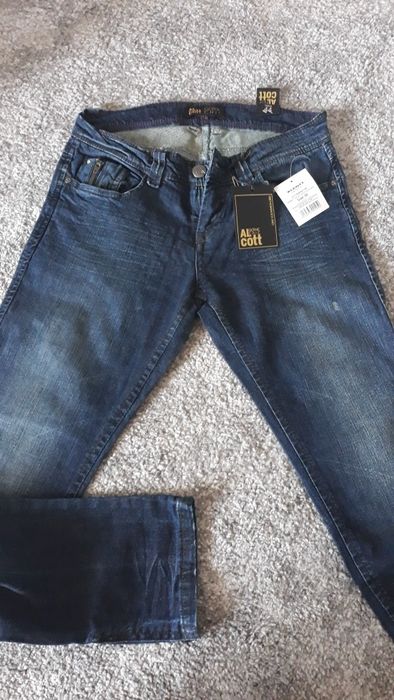 Jeansy Alcott.  Nowe.  Prosty krój